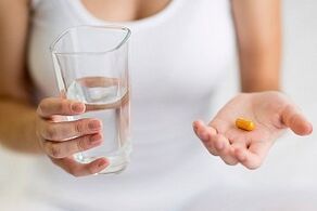 taking pills to treat foot fungus